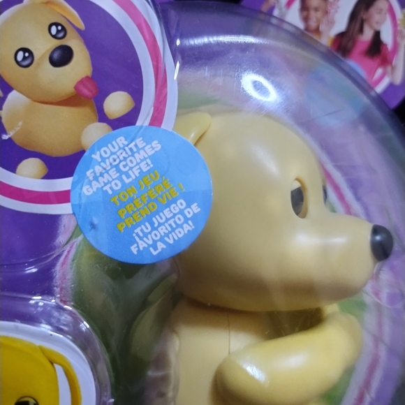 NEW!! Fingerlings Interactive Yellow Dog Toy Adopt Me! 40+ Sounds & Reactions - Picture 2 of 5